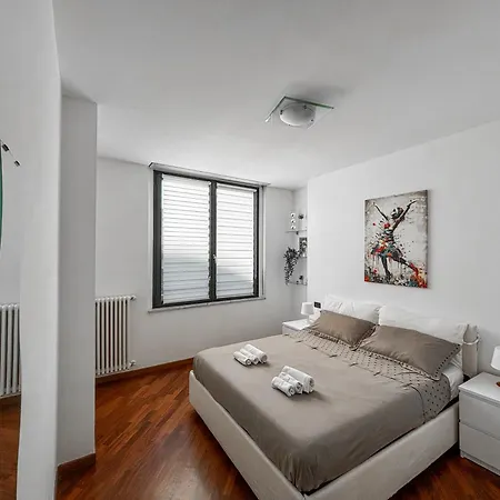 Bilocale Con Terrazzo E Box Auto Su Richiesta Appartement Como