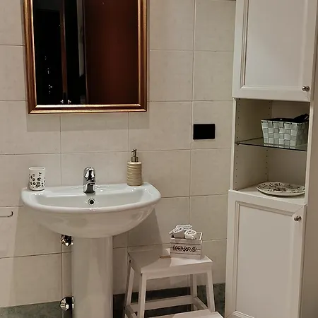 Bilocale Con Terrazzo E Box Auto Su Richiesta 아파트 *