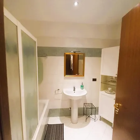 Lejlighed Bilocale Con Terrazzo E Box Auto Su Richiesta Como