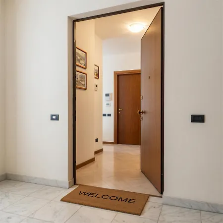 Apartamento Bilocale Con Terrazzo E Box Auto Su Richiesta Como