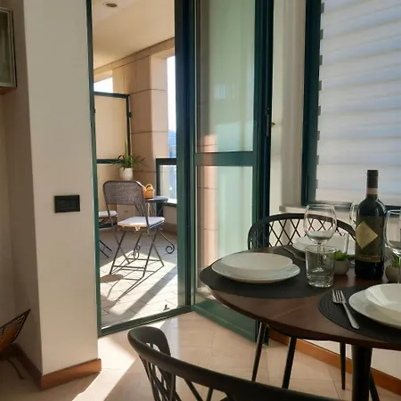 Bilocale Con Terrazzo E Box Auto Su Richiesta Διαμέρισμα Όπως