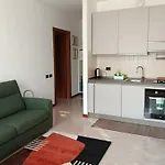 Lägenhet Bilocale Con Terrazzo E Box Auto Su Richiesta *