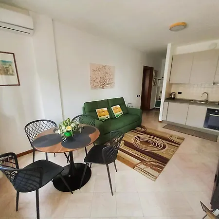 Bilocale Con Terrazzo E Box Auto Su Richiesta 公寓