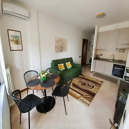 Bilocale Con Terrazzo E Box Auto Su Richiesta *